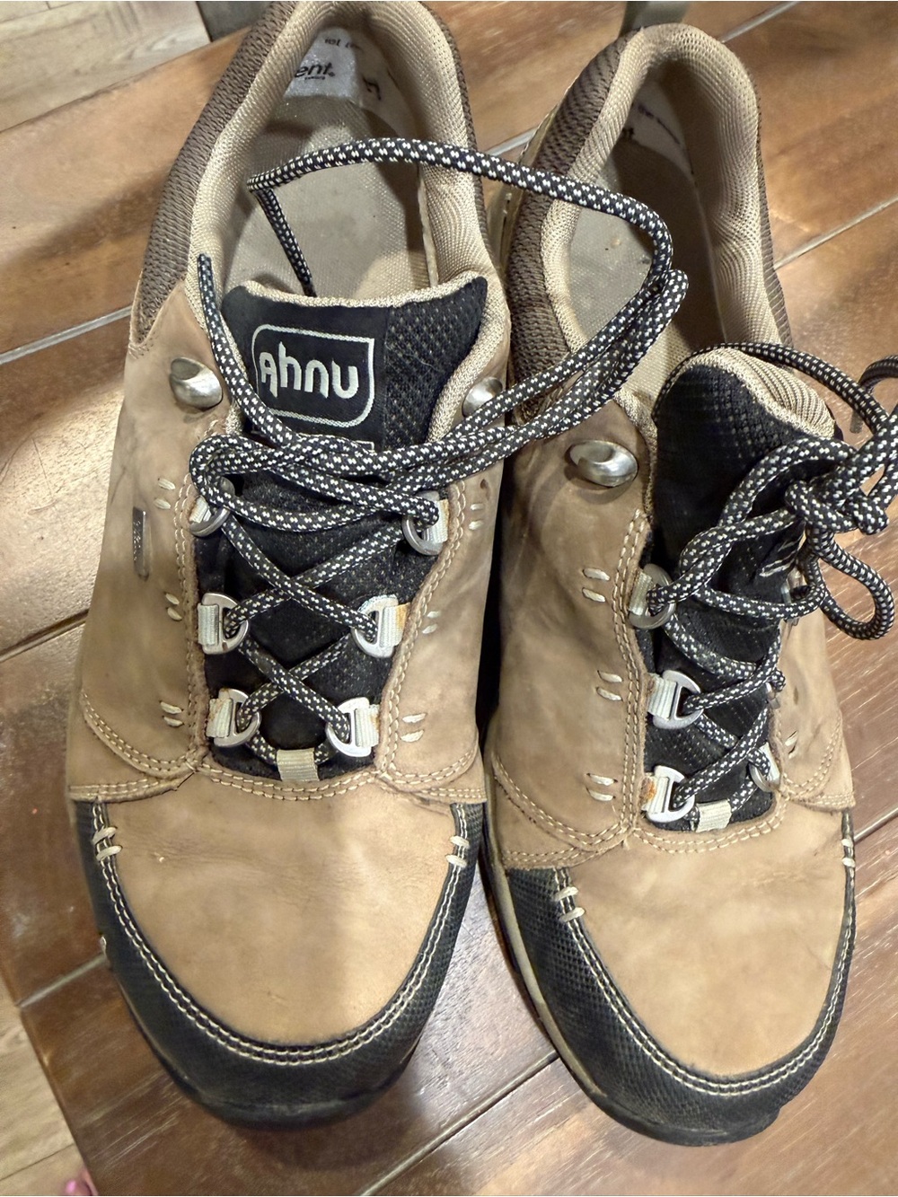 Ahnu Vibram Waterproof Women’s Tan Leather Hiking Shoes Size 6.5